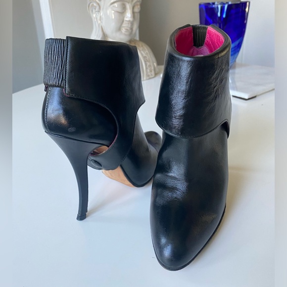 Manolo Blahnik boots nappa leather. Very good used condition - Picture 4 of 8